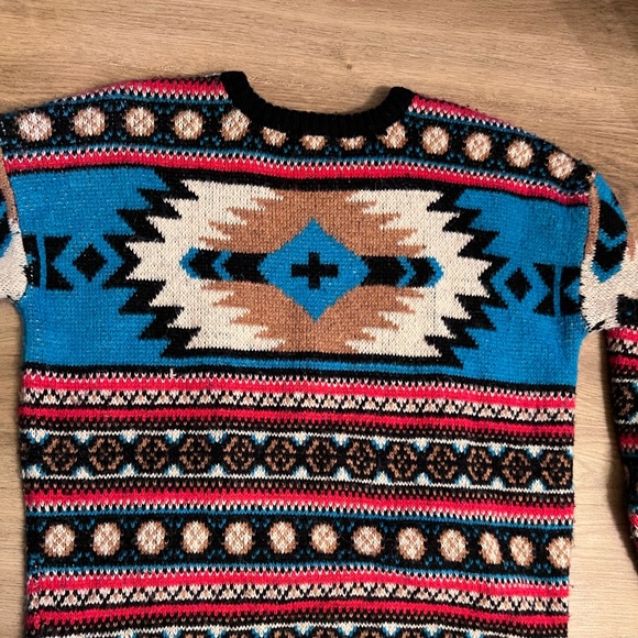 FOREVER 21 Aztec pattern sweater - Picture 4 of 4